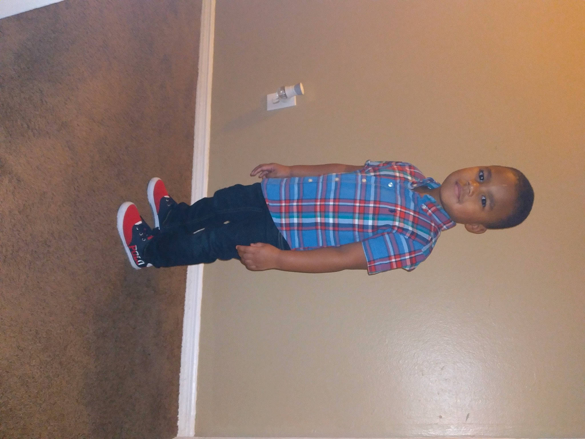 Rashawn is registered to the contest to win money with this photo: collar, comfort, elbow, electric_blue, floor, flooring, hardwood, human_leg, knee, pattern, person, plaster, shorts, sleeve, sock, t_shirt, thigh, waist, walking_shoe, wood