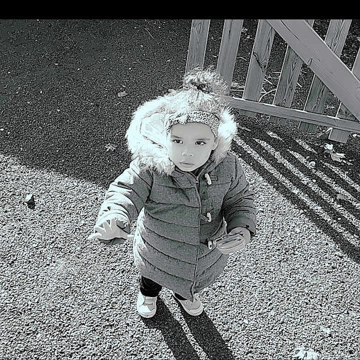 Soummeya a rejoint le concours — aidez-le/la à gagner de superbes lots ! baby, bodypart, clothing, coat, face, finger, footwear, hand, hat, head, jacket, knitwear, outdoors, person, photography, playarea, portrait, road, shoe, sweater