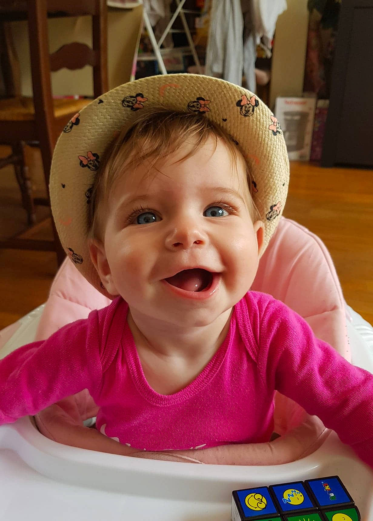 Maddy participe au concours pour gagner de l'argent avec cette photo : baby, cheek, child, ear, face, facial_expression, fashion_accessory, happy, hat, head, headgear, person, pink, play, skin, smile, toddler, vacation