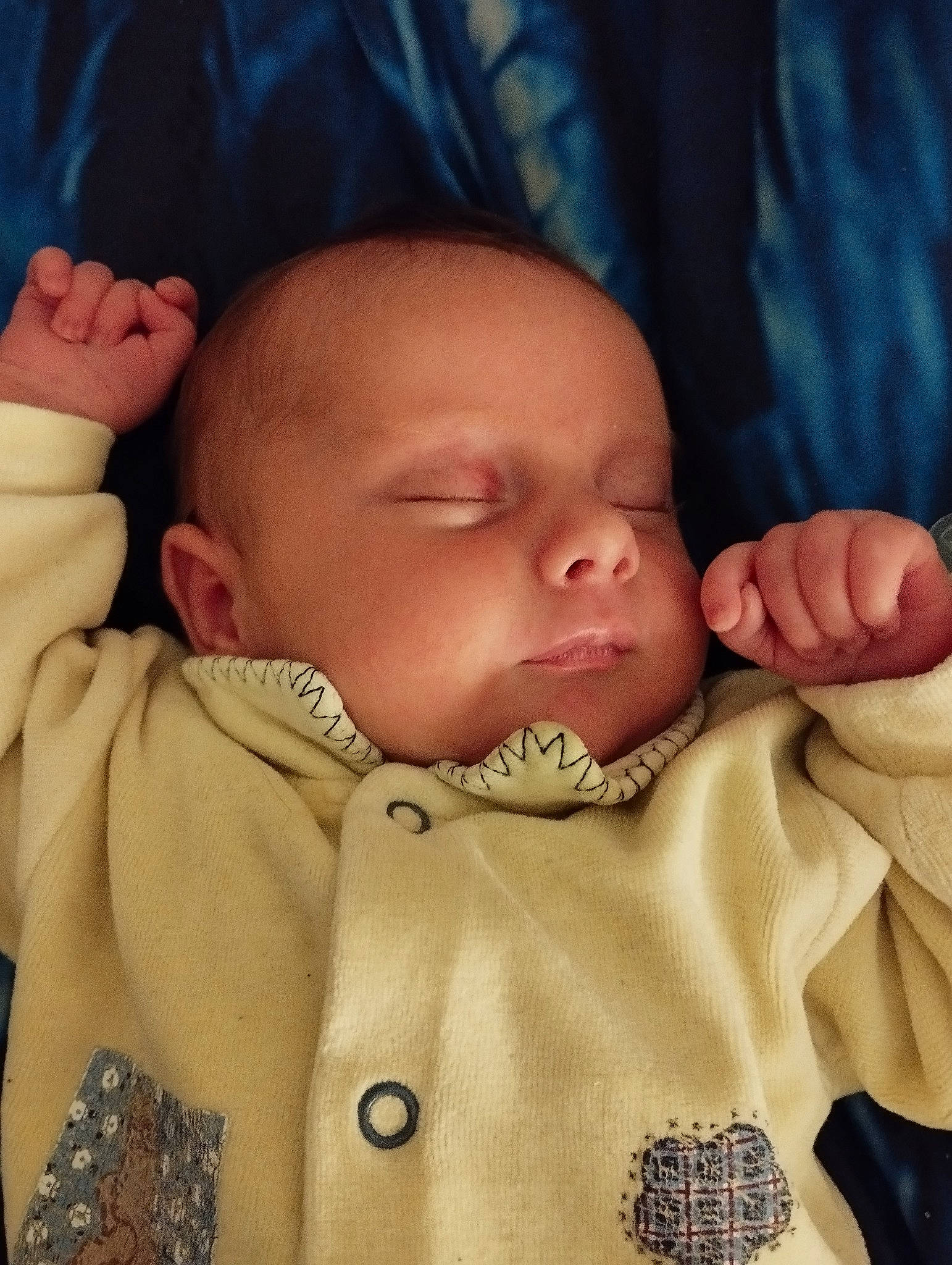 Abel participe au concours pour gagner de l'argent avec cette photo : baby, baby_toddler_clothing, cheek, chin, comfort, eye, eyebrow, face, facial_expression, hand, head, human_body, iris, lip, mouth, nose, person, product, skin, sleeve