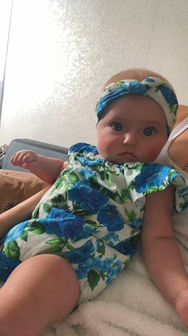 ïnaya a rejoint le concours — aidez-le/la à gagner de superbes lots ! baby_toddler_clothing, cap, cheek, chin, comfort, eye, fun, hairstyle, headwear, human, human_body, iris, mouth, muscle, neck, nose, person, shoulder, skin, thigh