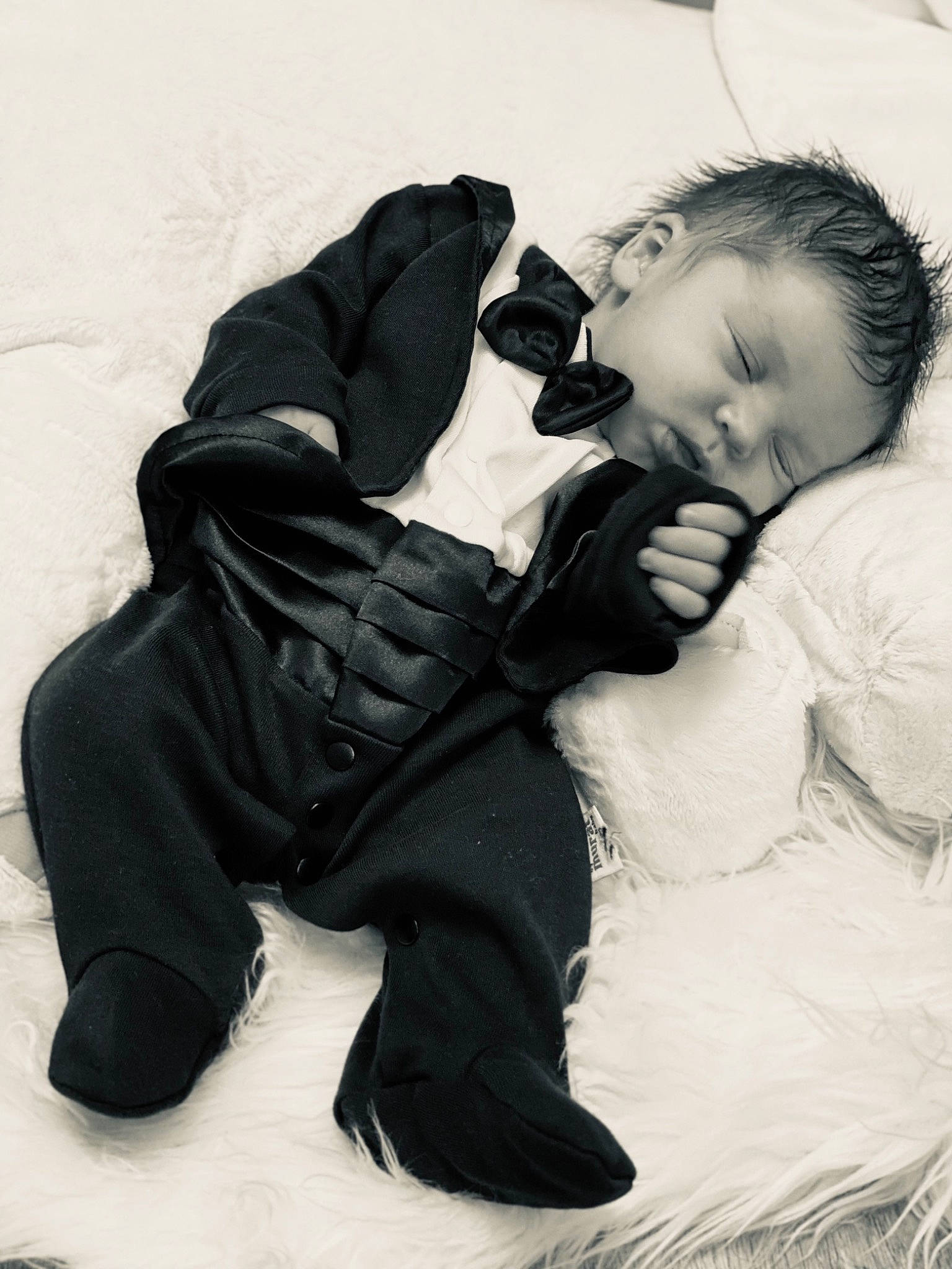 Odin is registered to the contest to win money with this photo: baby, baby_toddler_clothing, black_hair, comfort, face, flash_photography, fun, gesture, glove, hair, hand, happy, head, human_body, leg, monochrome, monochrome_photography, person, sleeve, toddler