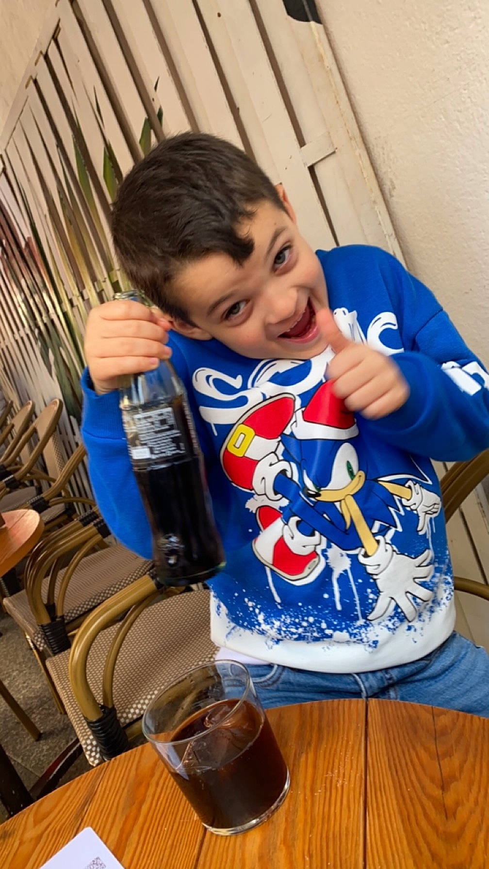 Kais Et Kenzo participe au concours pour gagner de l'argent avec cette photo : barware, bottle, bottled_water, carbonated_soft_drinks, child, drink, drinking, drinking_water, drinkware, electric_blue, happy, joy, junk_food, person, plastic_bottle, sleeve, smile, tableware, tin_can, water_bottle