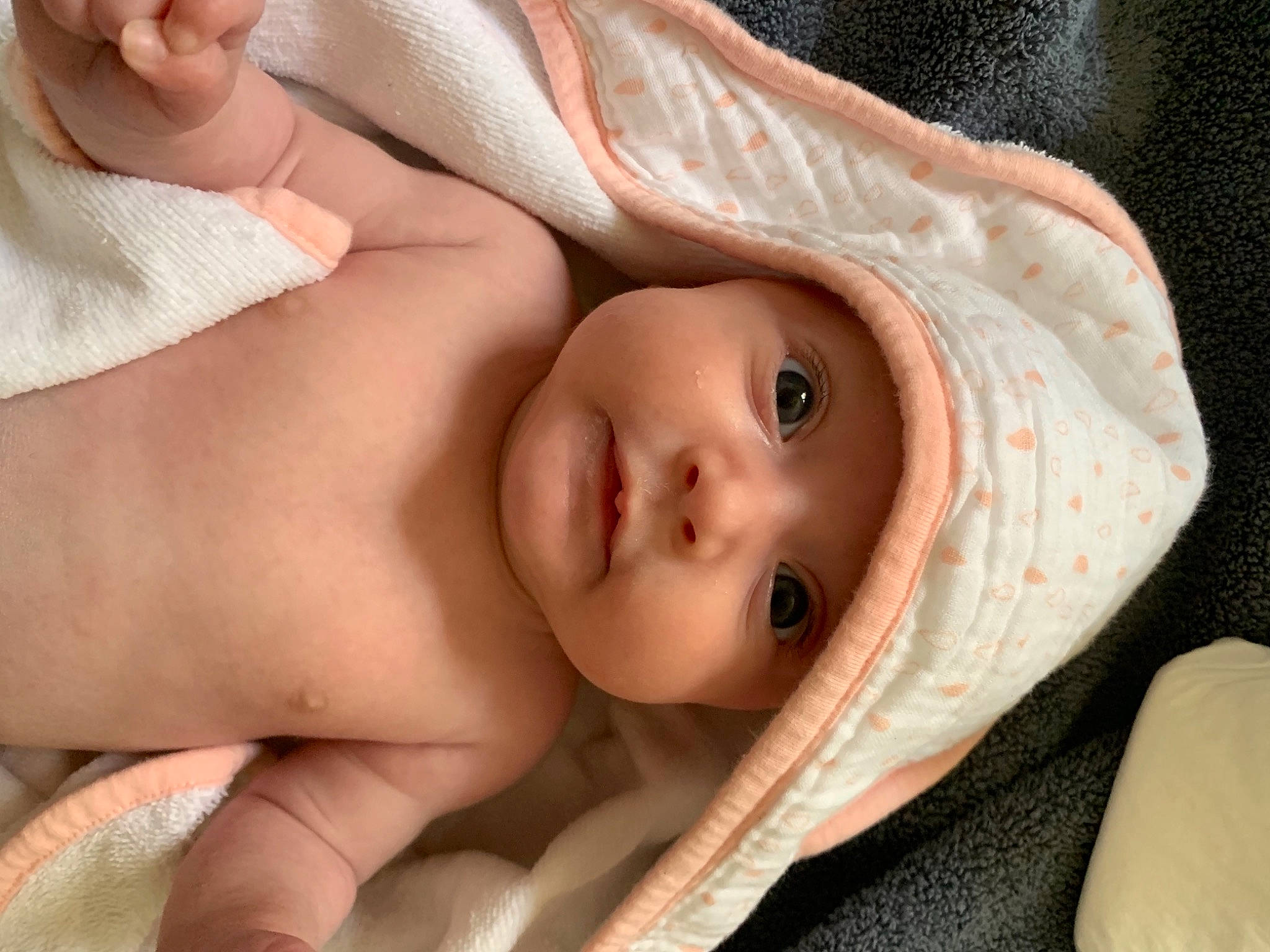 Nina participe au concours pour gagner de l'argent avec cette photo : baby, baby_products, cheek, chest, close_up, comfort, eye, eyebrow, eyelash, face, head, headgear, headwear, human_body, iris, linens, lip, mouth, nose, person