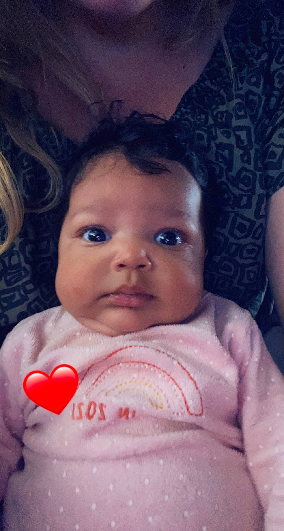 Luna a rejoint le concours — aidez-le/la à gagner de superbes lots ! baby, baby_toddler_clothing, cheek, chin, ear, eye, eyebrow, eyelash, face, forehead, happy, head, iris, lip, mouth, nose, organ, person, skin, sleeve