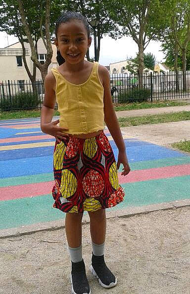 Heïdy participe au concours pour gagner de l'argent avec cette photo : beauty, fun, hairstyle, happy, joy, leisure, magenta, neck, pattern, person, pink, plant, recreation, shoulder, sleeve, smile, street_fashion, textile, thigh, tree