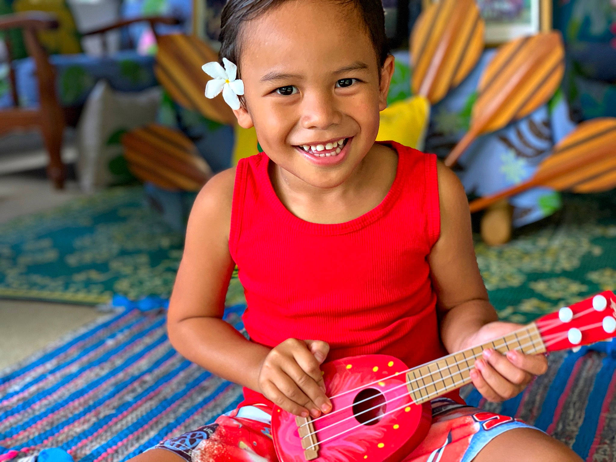 Nohorai a rejoint le concours — aidez-le/la à gagner de superbes lots ! acoustic_guitar, cavaquinho, child, finger, fun, guitar, happy, joy, leisure, musical_instrument, person, play, plucked_string_instruments, smile, string_instrument, summer, tiple, toddler, ukulele, vacation