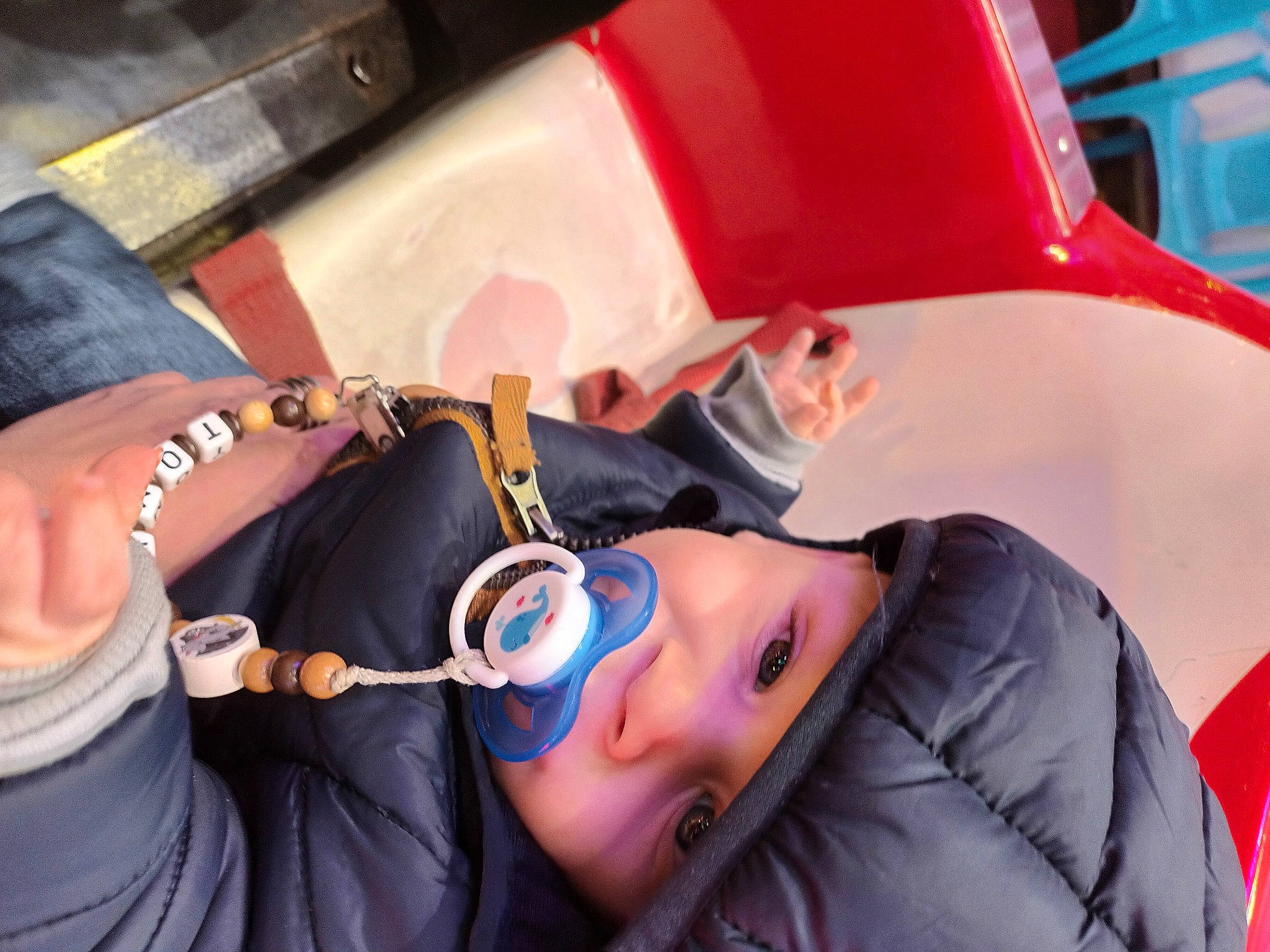 Tomy participe au concours pour gagner de l'argent avec cette photo : audio_equipment, black_hair, cool, cosmetics, elbow, electric_blue, eyelash, eyewear, fun, gesture, headwear, human_leg, jewellery, mouth, nail, person, personal_protective_equipment, sunglasses, thigh, trunk