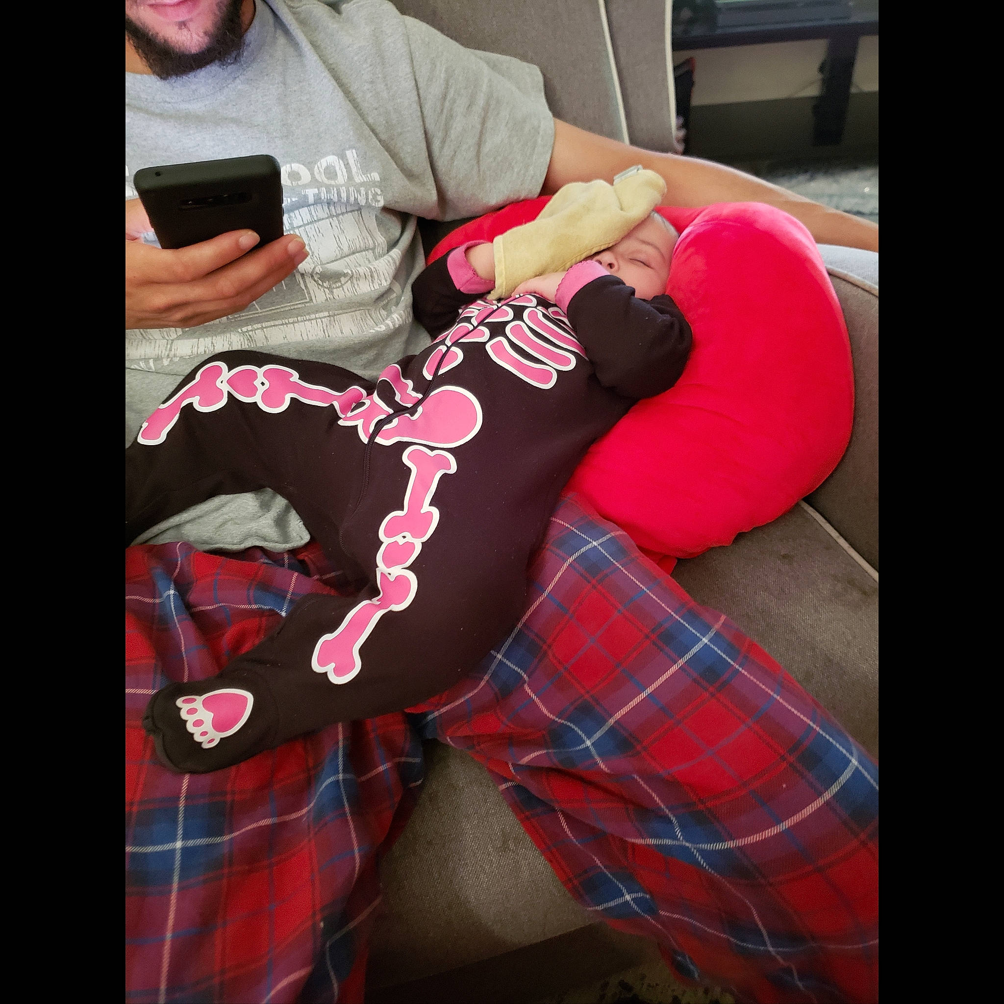 Maleya is registered to the contest to win money with this photo: arm, design, elbow, pattern, person, pink, plaid, t_shirt, tartan, textile