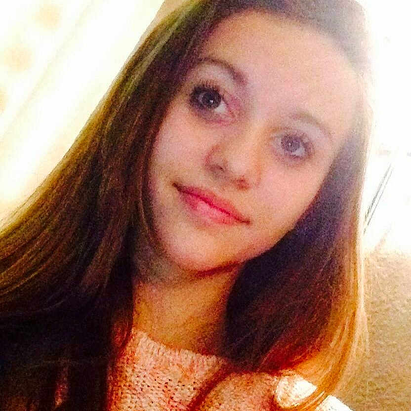 Alicia participe au concours pour gagner de l'argent avec cette photo :