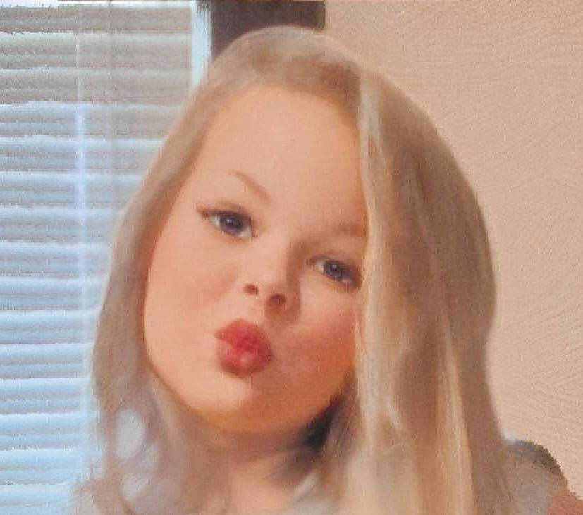 Rayah joined the competition — help win amazing prizes! bathing, bridal_accessory, brown_hair, cheek, ear, eyelash, fashion_accessory, flash_photography, hair_accessory, hair_coloring, happy, iris, jaw, lip, long_hair, mouth, neck, nose, person, selfie