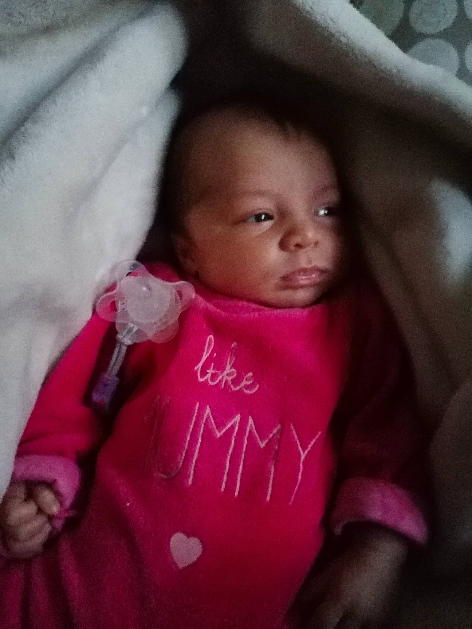 Maïly participe au concours pour gagner de l'argent avec cette photo : baby, beauty, cheek, child, eye, face, head, lip, magenta, mouth, nose, person, pink, skin, smile, toddler