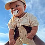 William a rejoint le concours — aidez-le/la à gagner de superbes lots ! baby, infant, pacifier, hat, blue_sky, outdoor, child, hands, cute, smiling, happy, playing, person, clothing, daylight, skin, portrait, joyful, baby_clothes, summer
