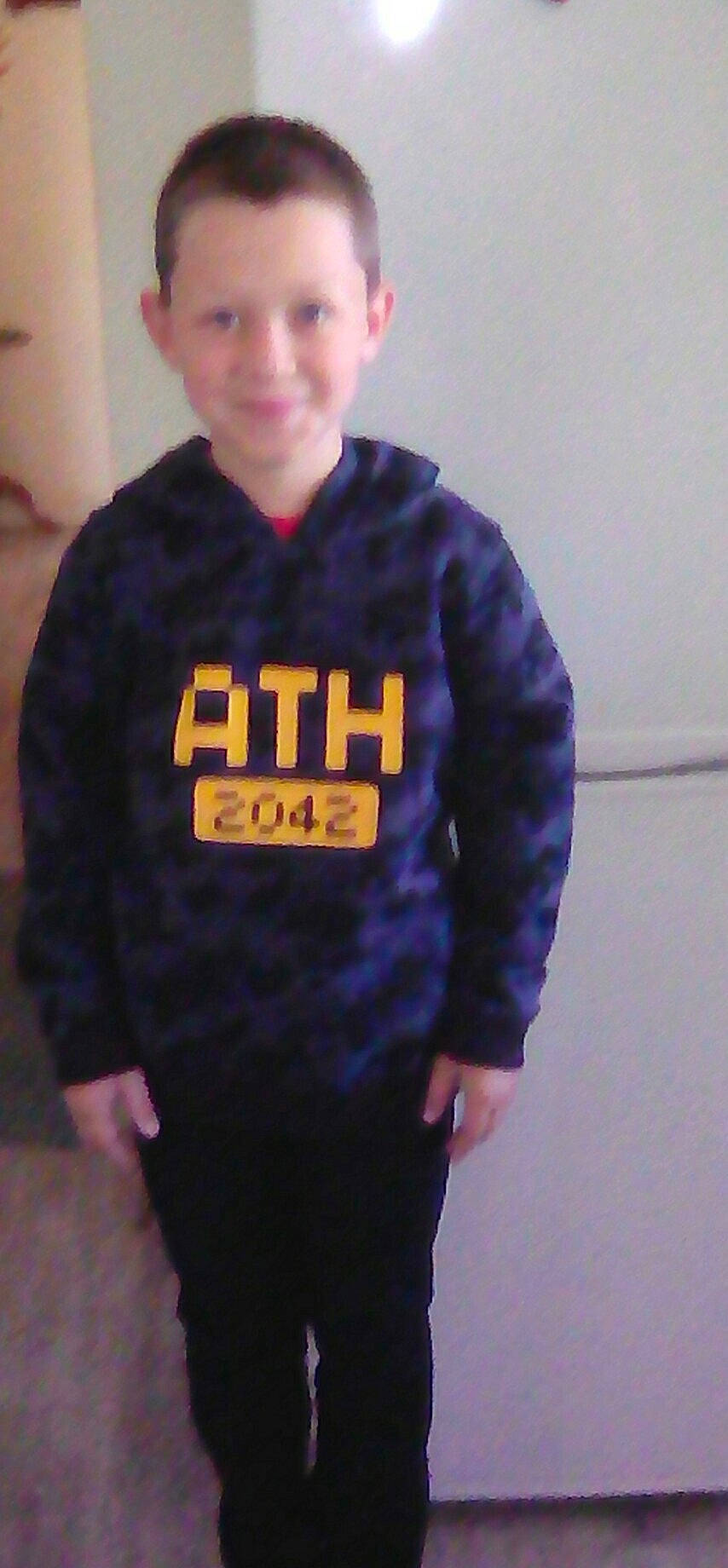 Magellan participe au concours pour gagner de l'argent avec cette photo : child, clothing, cool, hood, hoodie, jacket, joy, male, neck, outerwear, pattern, person, purple, sleeve, sweater, t_shirt, toddler, top