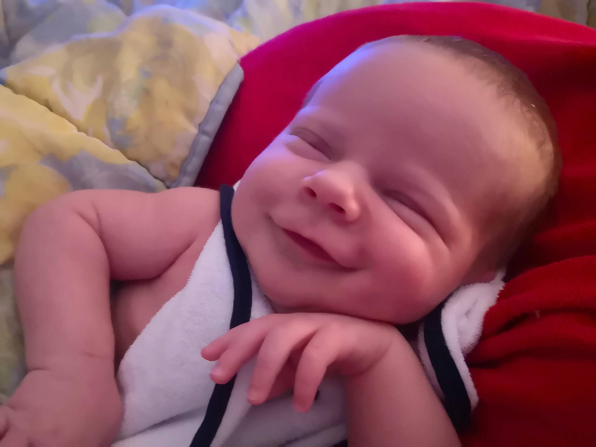 Aménadiel a rejoint le concours — aidez-le/la à gagner de superbes lots ! baby, bedtime, cheek, child, comfort, ear, eye, face, finger, hand, head, lip, mouth, nap, nose, person, skin, sleep, thumb, toddler