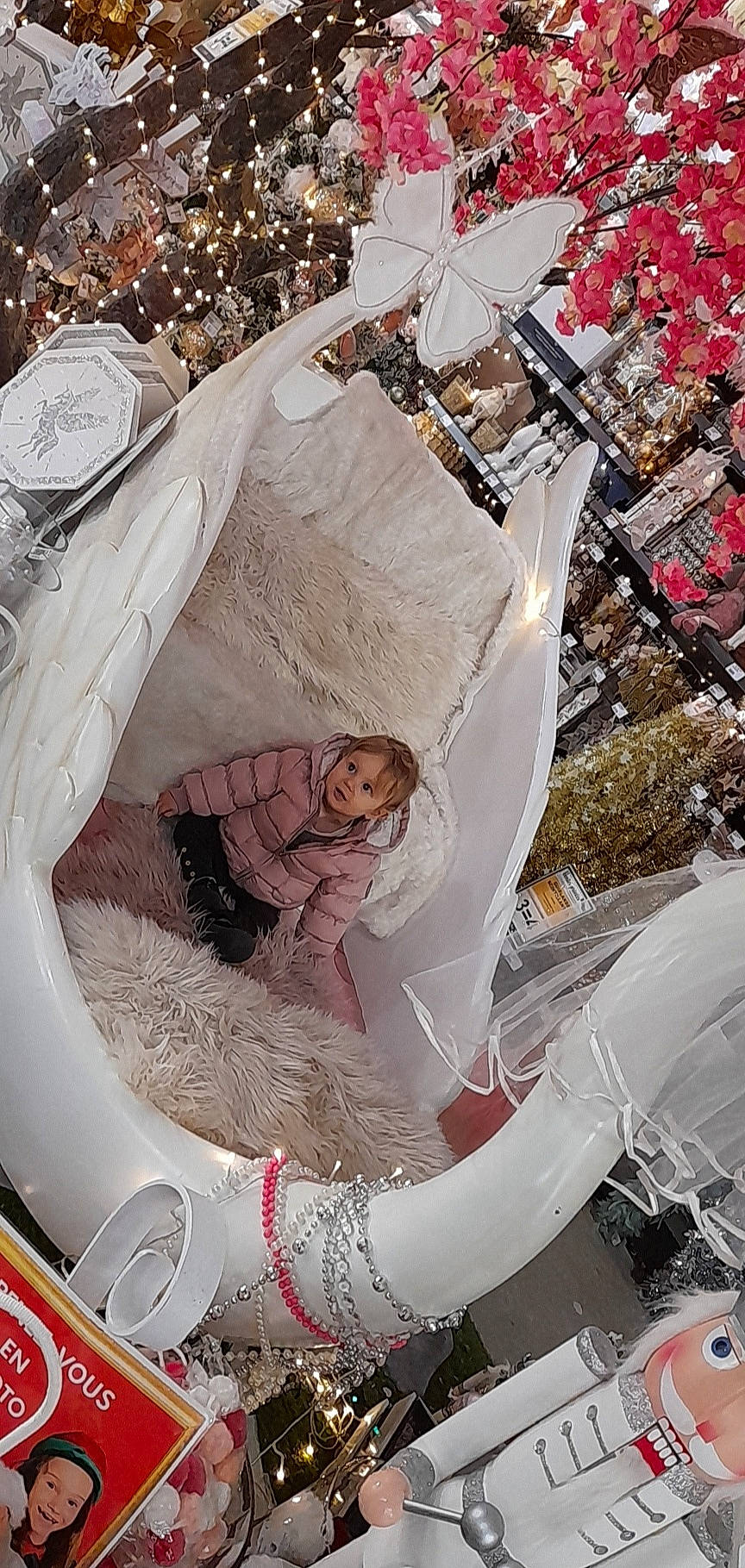 Leïla participe au concours pour gagner de l'argent avec cette photo : art, automotive_design, automotive_exterior, automotive_wheel_system, circle, city, event, festival, fiction, fictional_character, fun, headwear, illustration, joy, leisure, motor_vehicle, person, pink, public_event, recreation