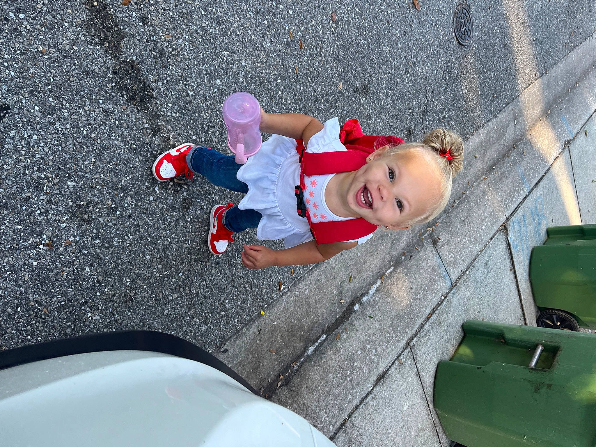 Kami is registered to the contest to win money with this photo: asphalt, automotive_design, automotive_exterior, baby, bag, bumper, child, fun, hat, leisure, luggage_and_bags, motor_vehicle, person, product, public_space, recreation, road_surface, sidewalk, smile, toddler