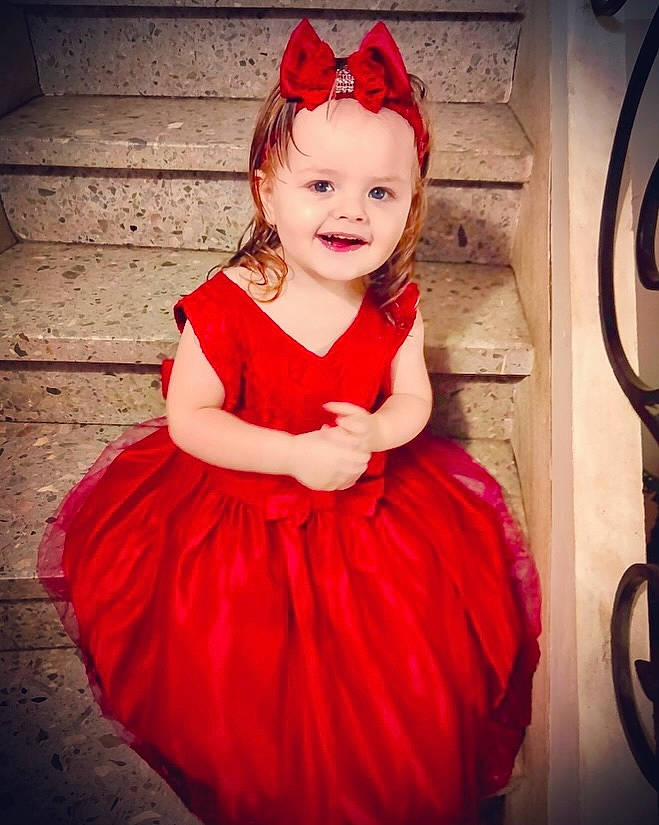 Inaya a rejoint le concours — aidez-le/la à gagner de superbes lots ! baby_toddler_clothing, costume_hat, dress, eye, face, facial_expression, fashion, flash_photography, hairstyle, happy, head, joy, magenta, person, pink, purple, red, sleeve, smile, standing