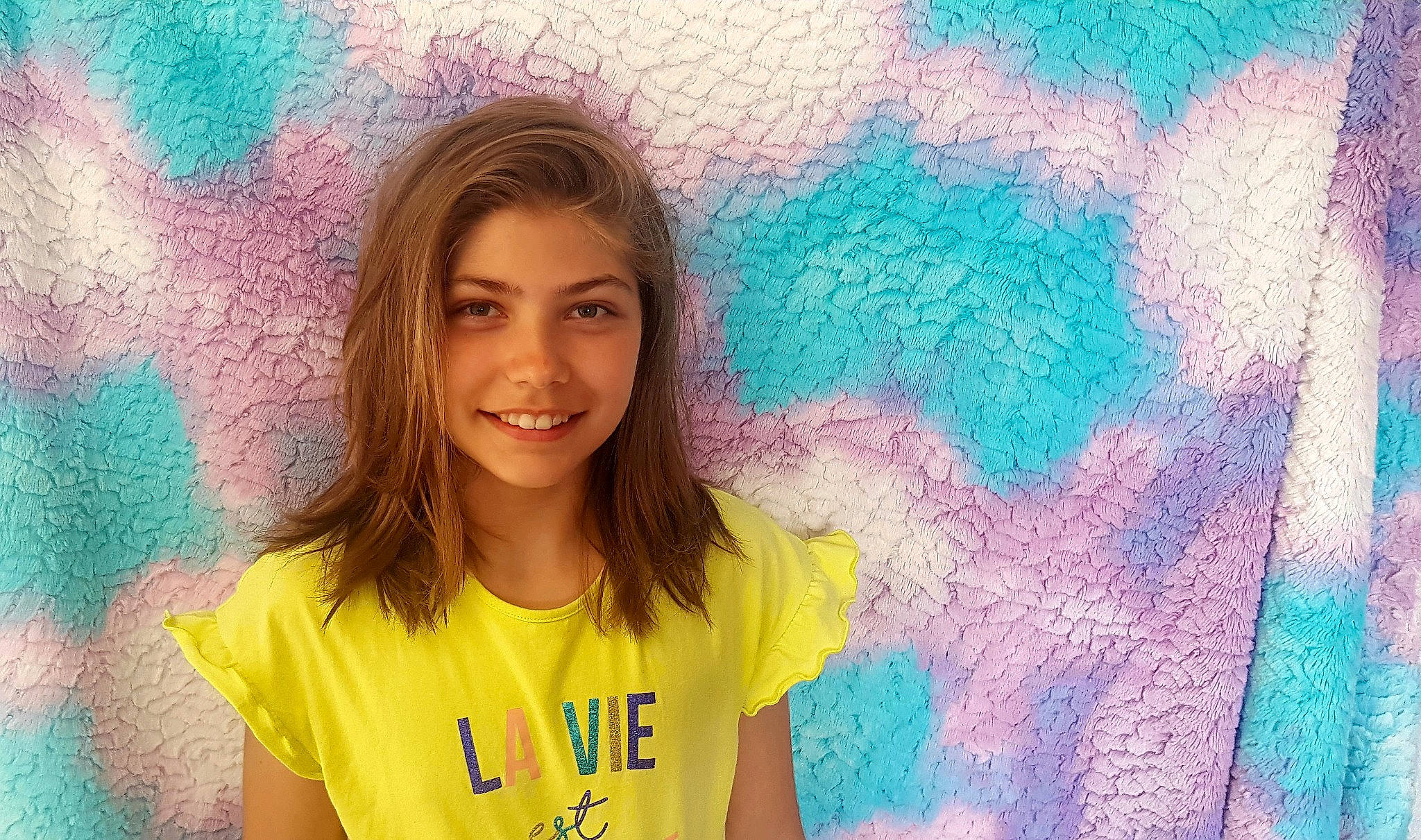 Ambre participe au concours pour gagner de l'argent avec cette photo : fun, hair, happy, joy, person, smile, t_shirt, world