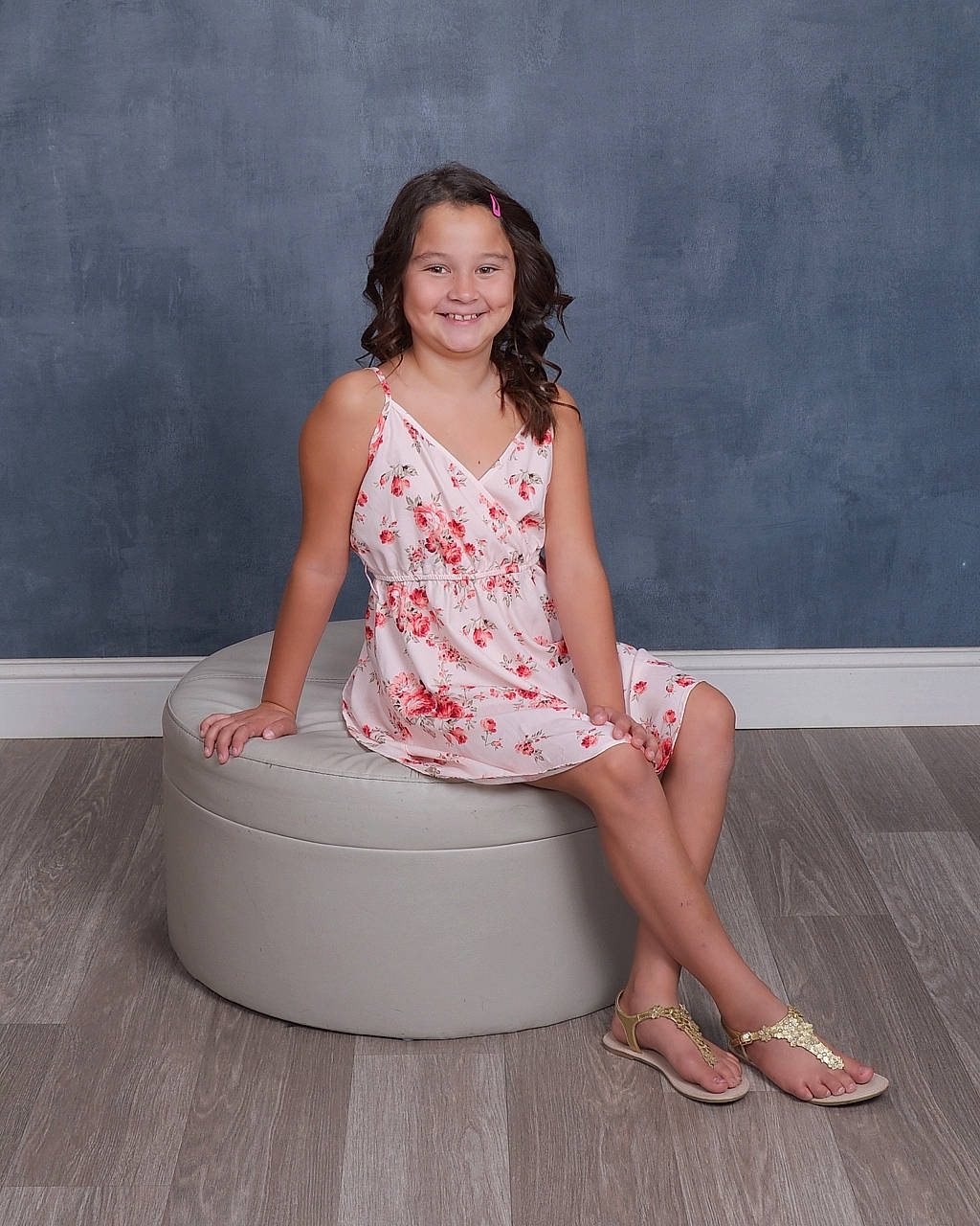 Genesis is registered to the contest to win money with this photo: beauty, comfort, day_dress, fashion_design, flash_photography, foot, hair, happy, human_leg, joy, knee, leg, leisure, magenta, neck, person, pink, sandal, shoe, skin