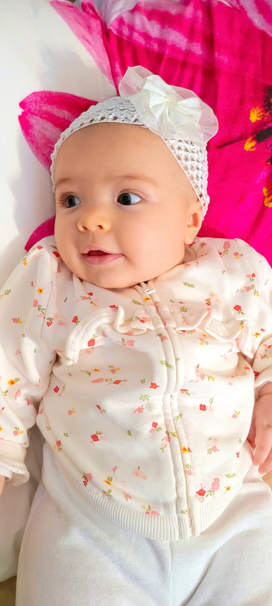 Alessia participe au concours pour gagner de l'argent avec cette photo : baby, baby_toddler_clothing, cap, cheek, chin, collar, dress, eye, face, head, headgear, lip, organ, person, pink, skin, sleeve, smile, textile, toddler