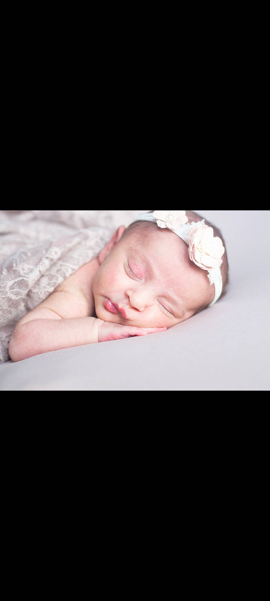 Shadey a rejoint le concours — aidez-le/la à gagner de superbes lots ! arm, baby, baby_sleeping, bedding, bedtime, child, comfort, eyelash, flash_photography, flesh, flooring, fur, headpiece, linens, person, portrait, portrait_photography, sleep, sleeve, toddler