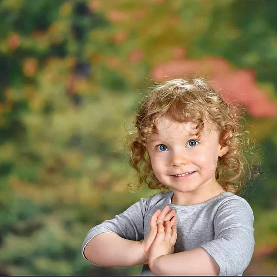Liliana is registered to the contest to win money with this photo: blonde, bodypart, brownhair, child, clothing, dimples, face, female, finger, girl, hair, hand, happy, head, person, photography, portrait, sleeve, smile, surprised