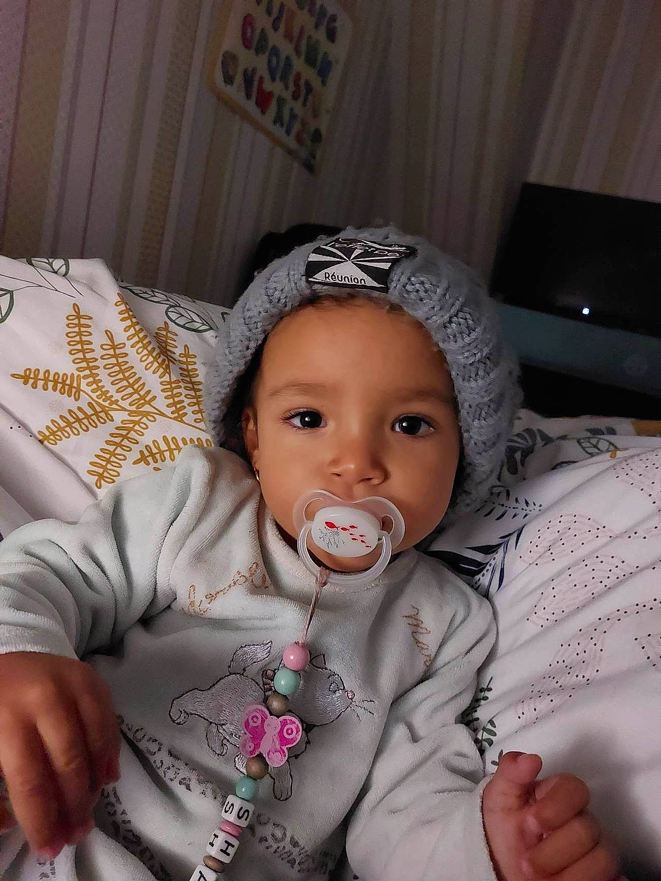 Shainna participe au concours pour gagner de l'argent avec cette photo : baby, baby_toddler_clothing, cheek, child, comfort, event, eyebrow, face, finger, gesture, happy, headwear, iris, linens, lip, mouth, nose, person, pink, skin