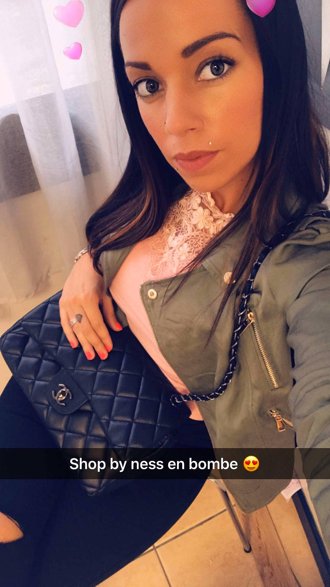 Raka a rejoint le concours — aidez-le/la à gagner de superbes lots ! beauty, black_hair, chest, fashion_accessory, lady, lip, long_hair, model, mouth, neck, nose, person, photo_shoot, photography, selfie, thigh, trunk