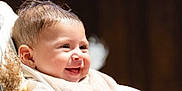 Smaïl a rejoint le concours — aidez-le/la à gagner de superbes lots ! baby, smiling, face, infant, happy, child, portrait, closeup, cute, young, clothing, bib, skin, head, eyes, mouth, expression, indoors, warm, soft