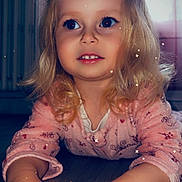 Lindsay a rejoint le concours — aidez-le/la à gagner de superbes lots ! blonde_hair, child, cozy, curly_hair, cute, eyes, face, floor, hands, home, indoor, long_sleeves, pajamas, pink_clothing, playful, portrait, smile, star_effect, toddler, young_child