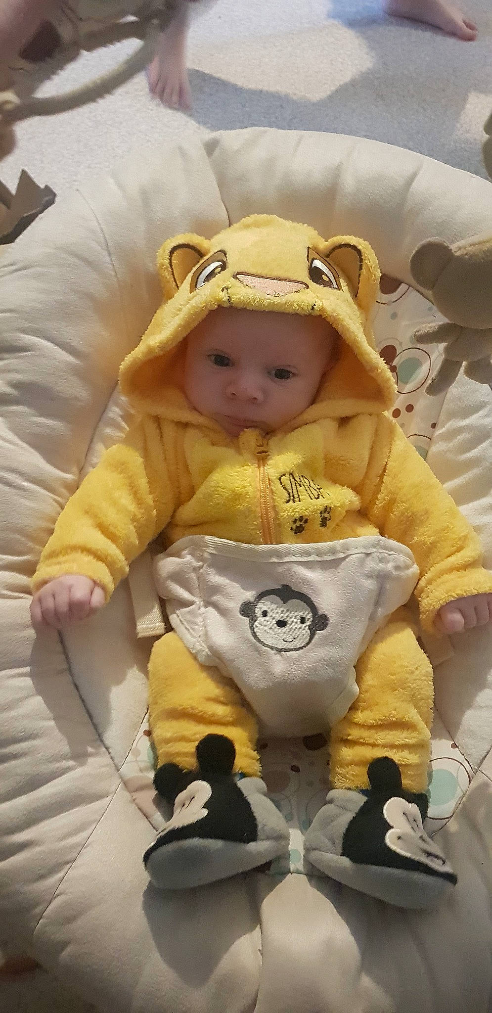 Kendjy a rejoint le concours — aidez-le/la à gagner de superbes lots ! baby, baby_products, baby_safety, baby_toddler_clothing, cheek, child, comfort, cool, costume_accessory, headwear, linens, person, product, sleeve, textile, toddler, yellow