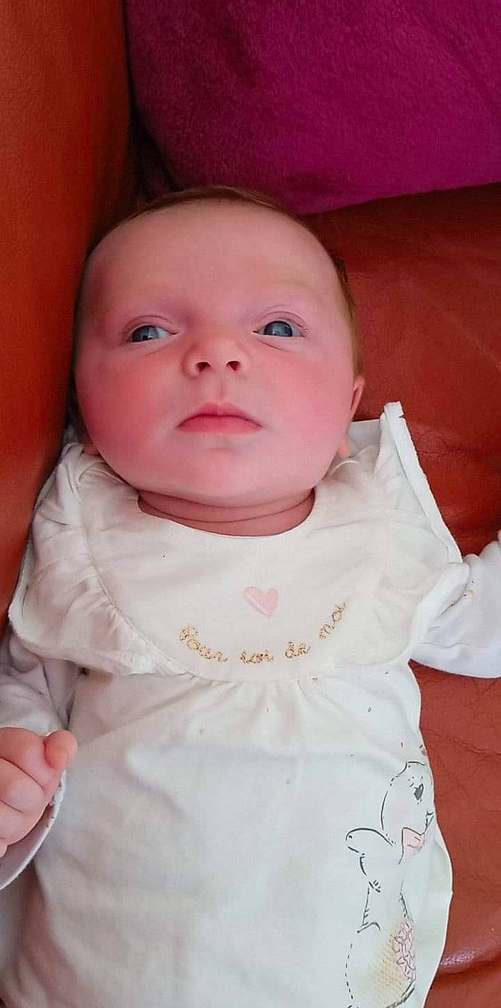 Tymaelle a rejoint le concours — aidez-le/la à gagner de superbes lots ! baby, baby_toddler_clothing, cheek, chin, collar, comfort, eye, eyebrow, eyelash, face, happy, iris, lip, mouth, neck, nose, person, pink, skin, sleeve