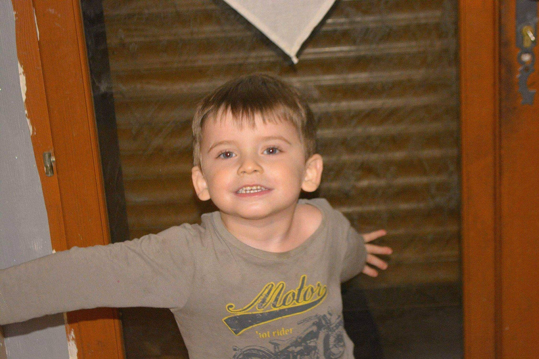 Evann a rejoint le concours — aidez-le/la à gagner de superbes lots ! boy, child, day, eye, facial_expression, fun, girl, hairstyle, joy, person, smile, standing, toddler