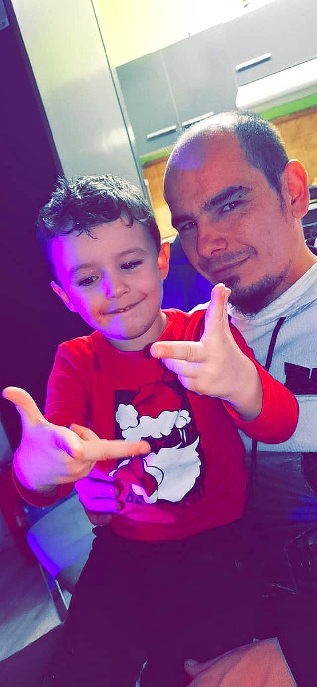 Esteban participe au concours pour gagner de l'argent avec cette photo : child, day, event, fun, girl, happiness, joy, magenta, party, person, pink, play, product, purple, smile, toddler