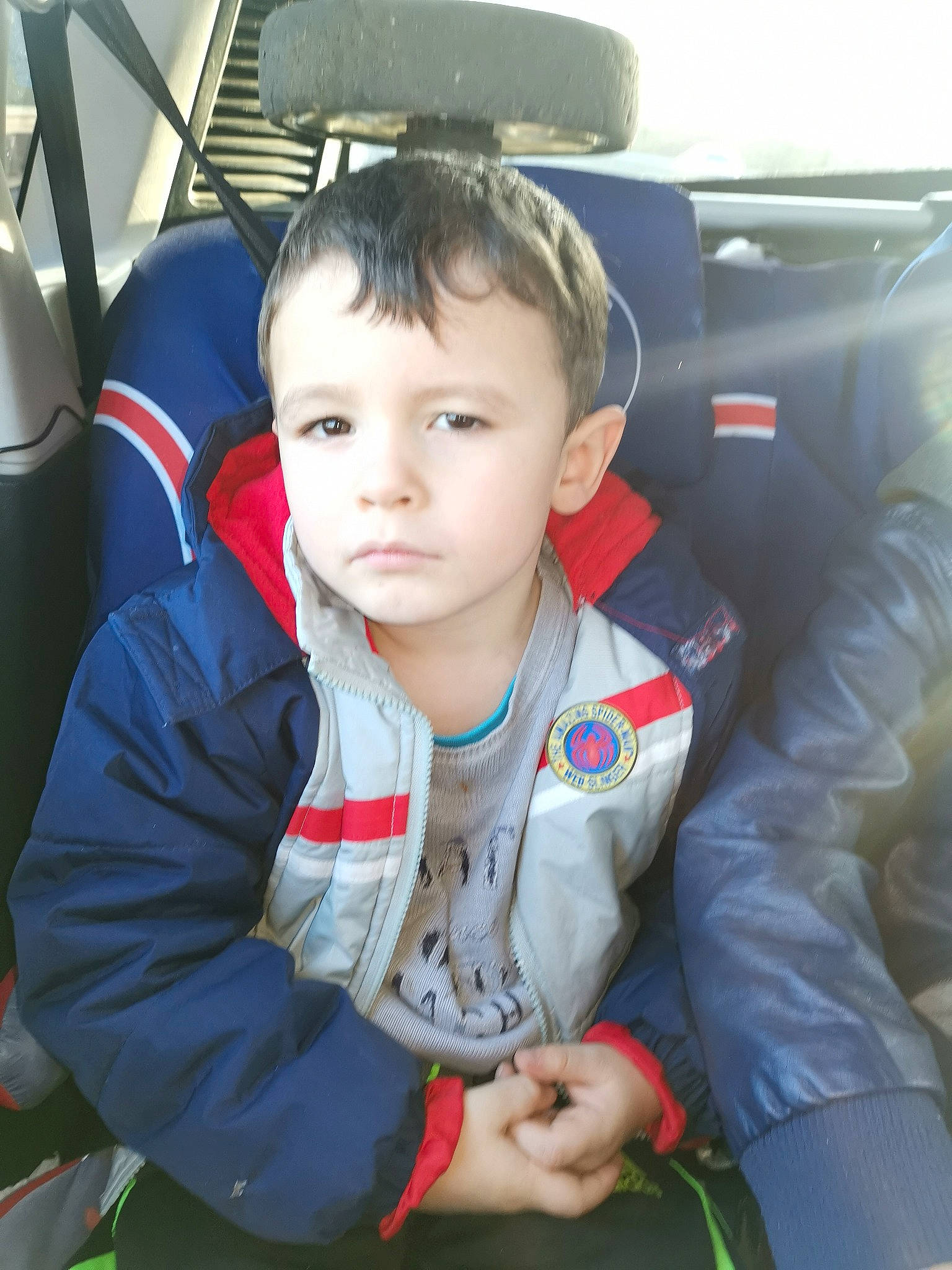 Esteban a rejoint le concours — aidez-le/la à gagner de superbes lots ! boy, car, car_seat, child, cool, day, girl, infant, person, product, skin, smile, toddler, vehicle