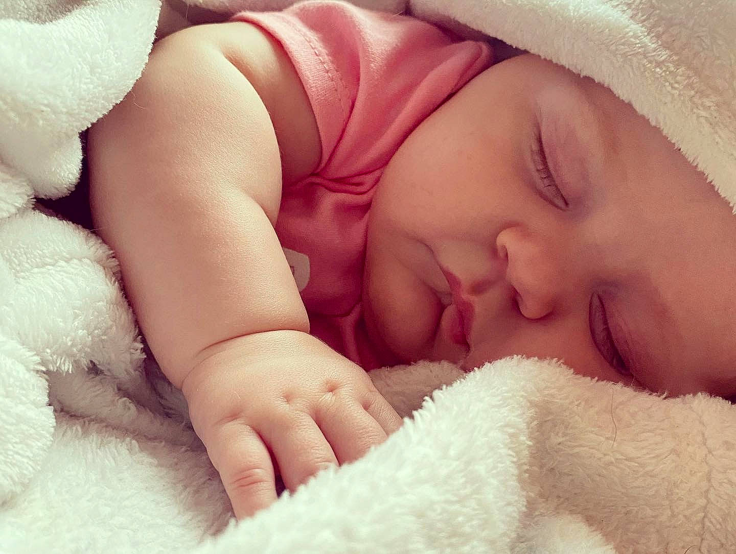 Pennelope is registered to the contest to win money with this photo: baby, baby_sleeping, cheek, child, close_up, comfort, eyelash, facial_expression, finger, gesture, hand, happy, headgear, headwear, linens, lip, mouth, nose, person, skin