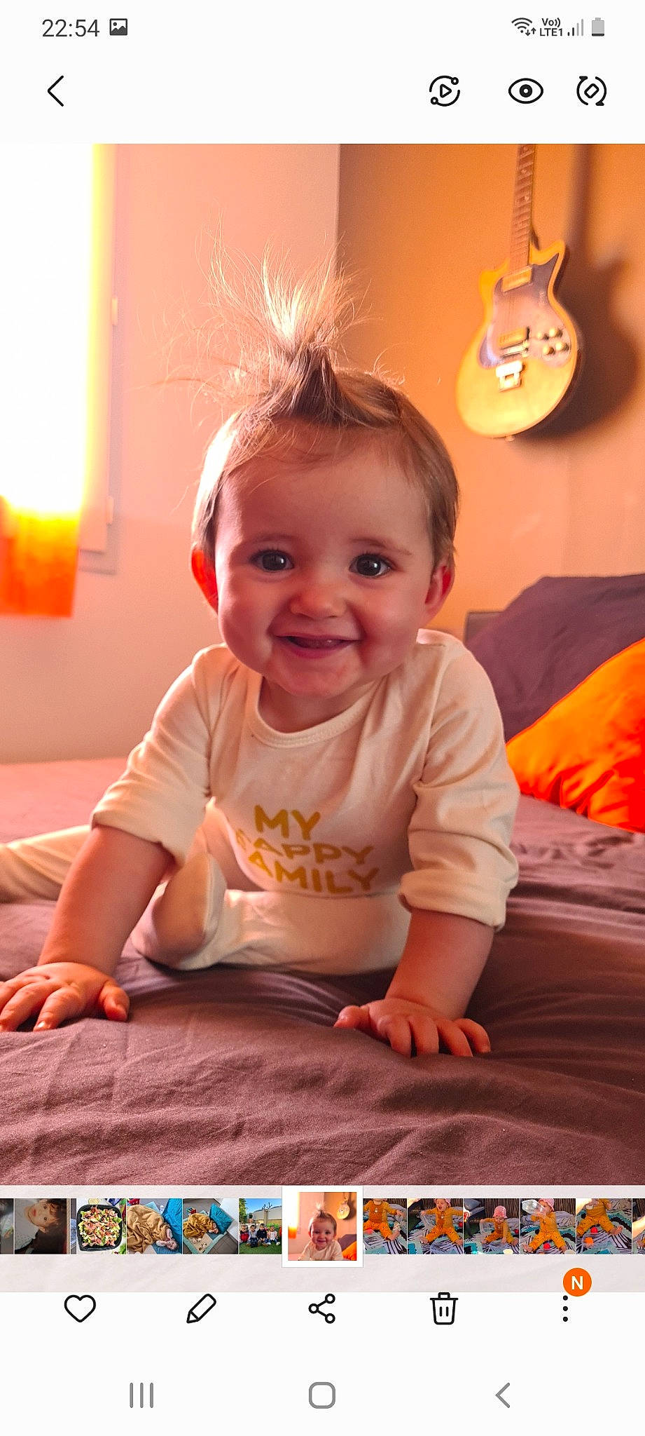 Ana participe au concours pour gagner de l'argent avec cette photo : baby, baby_toddler_clothing, cheek, chin, face, flooring, fun, happy, head, human_body, joy, light, lighting, orange, person, skin, sleeve, smile, standing, t_shirt