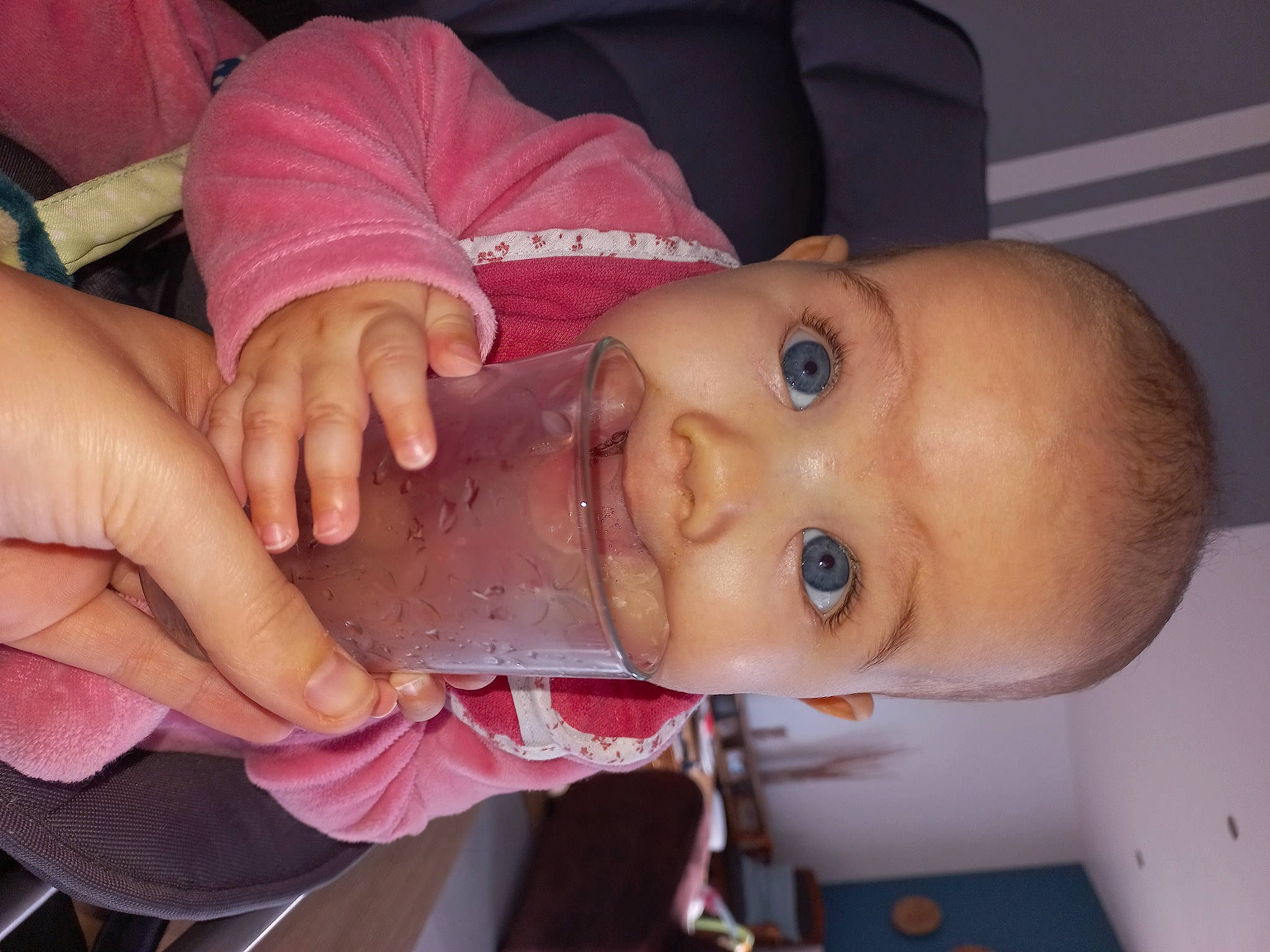 Mïa a rejoint le concours — aidez-le/la à gagner de superbes lots ! baby, baby_toddler_clothing, cheek, chin, ear, eye, eyebrow, eyelash, finger, food, forehead, hand, helmet, iris, lip, mouth, neck, nose, person, skin