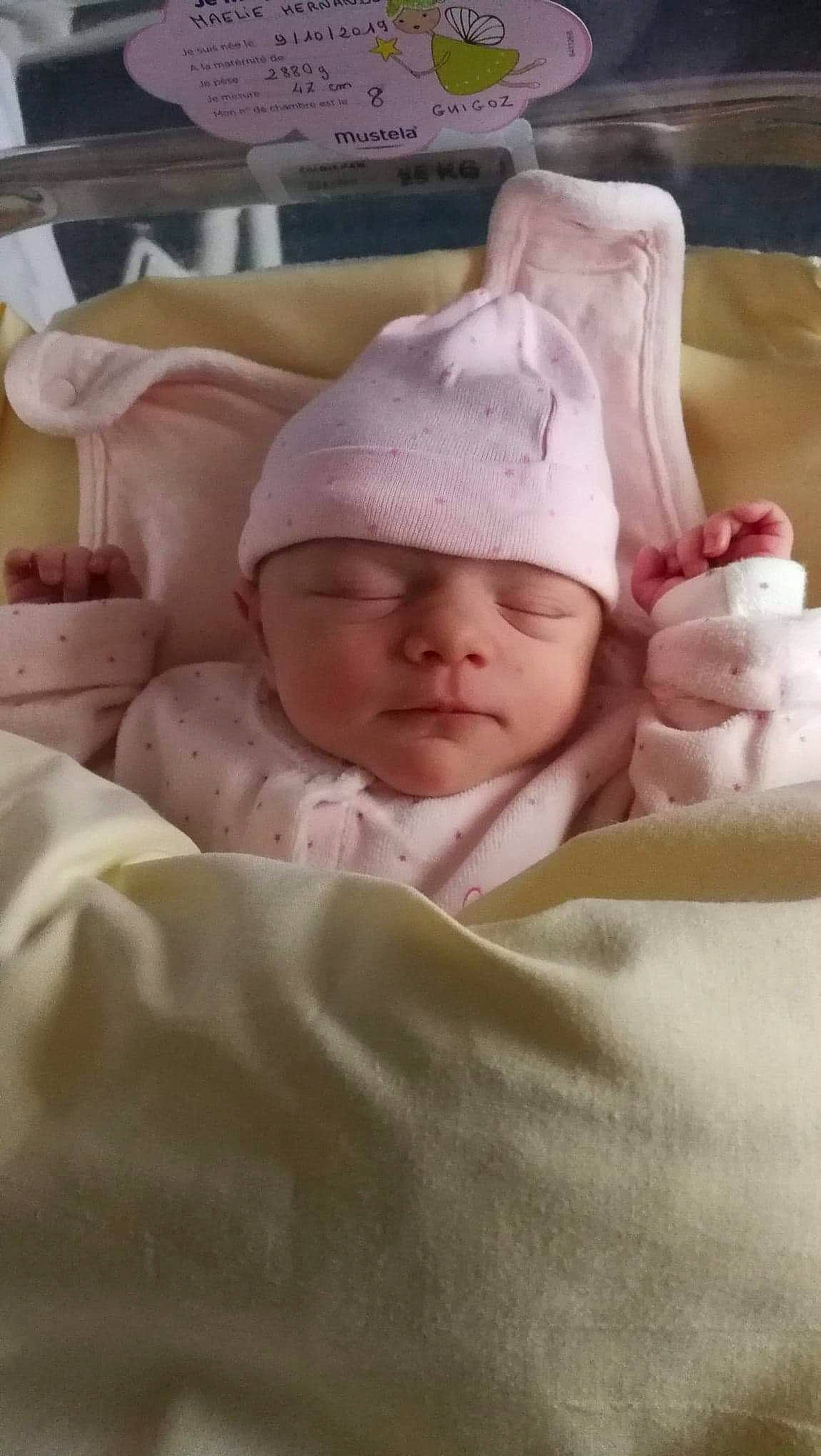 Maëlie participe au concours pour gagner de l'argent avec cette photo : baby, child, childbirth, person, toddler