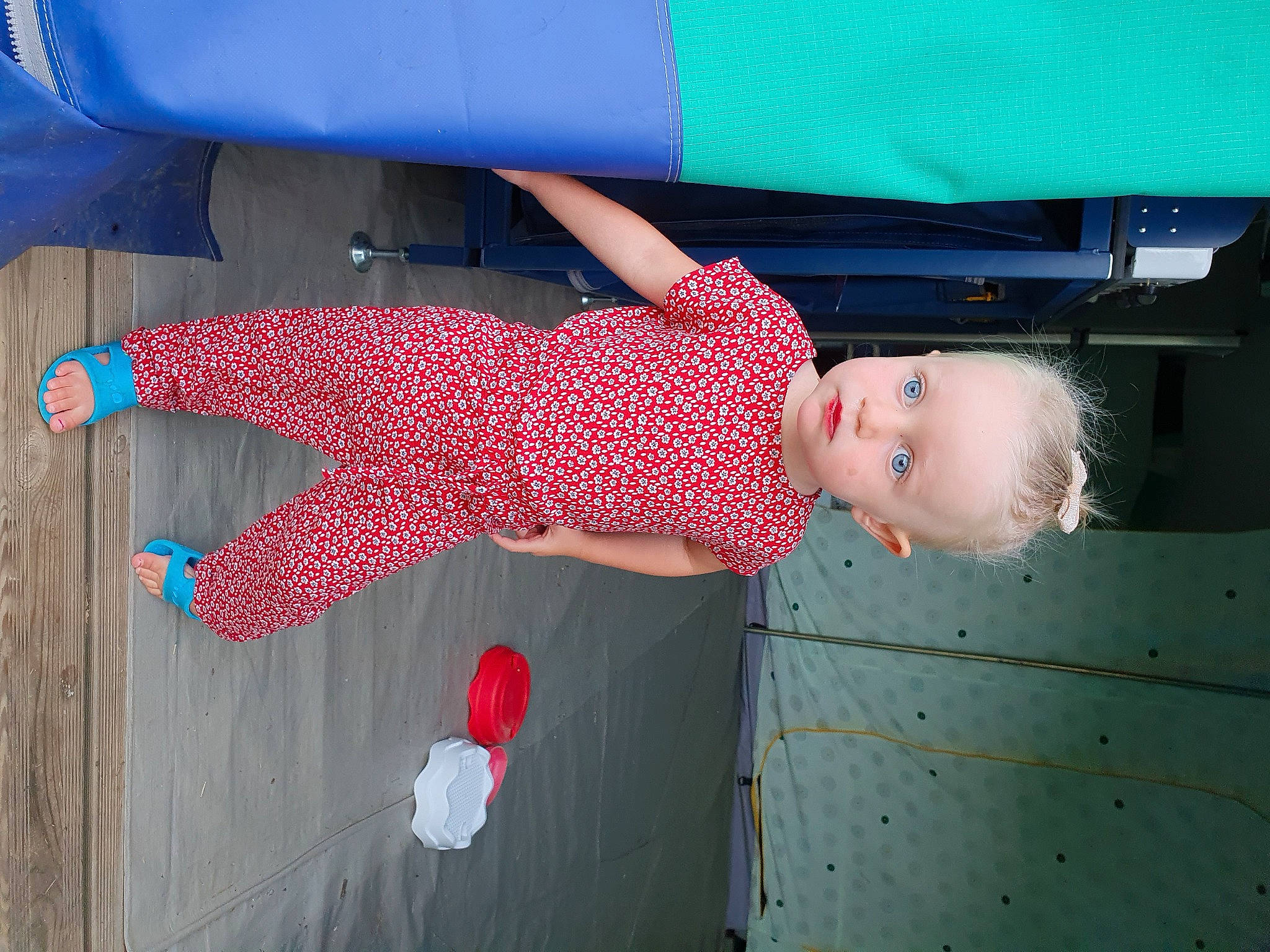 Naomy a rejoint le concours — aidez-le/la à gagner de superbes lots ! child, person