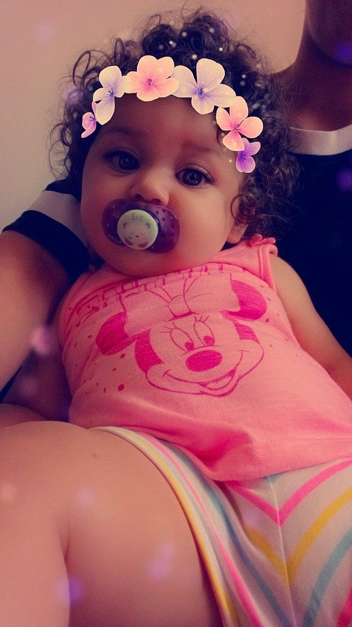 Dounia a rejoint le concours — aidez-le/la à gagner de superbes lots ! beauty, cheek, child, eye, face, flower, girl, hair_accessory, happiness, human_hair_color, infant, iris, joy, lip, mouth, person, pink, product, purple, skin