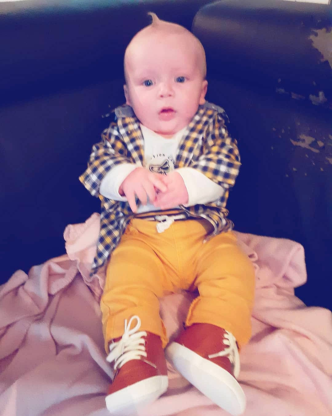 Matteo participe au concours pour gagner de l'argent avec cette photo : baby, baby_products, baby_toddler_clothing, cheek, child, eye, head, person, pink, sitting, skin, sleeve, toddler