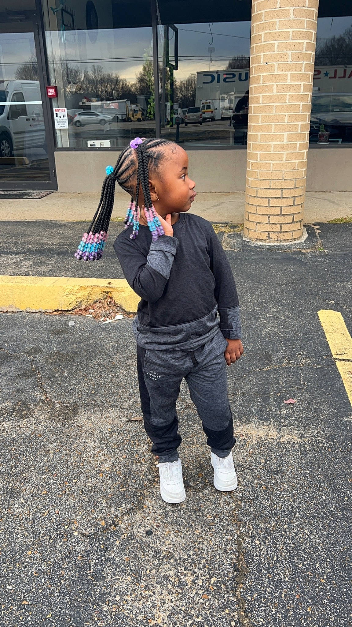 Nia is registered to the contest to win money with this photo: asphalt, audio_equipment, bag, city, denim, electric_blue, eyewear, fashion_accessory, flooring, head, leisure, luggage_and_bags, pedestrian, person, recreation, road, road_surface, sidewalk, street, toddler