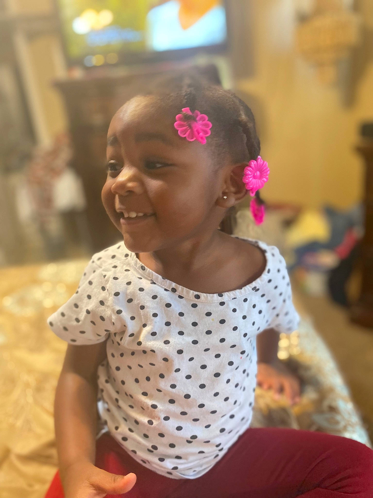 Genesis is registered to the contest to win money with this photo: baby, baby_toddler_clothing, child, event, facial_expression, fashion_accessory, fun, happy, headband, human_body, leisure, magenta, neck, pattern, people, person, skin, sleeve, smile, t_shirt