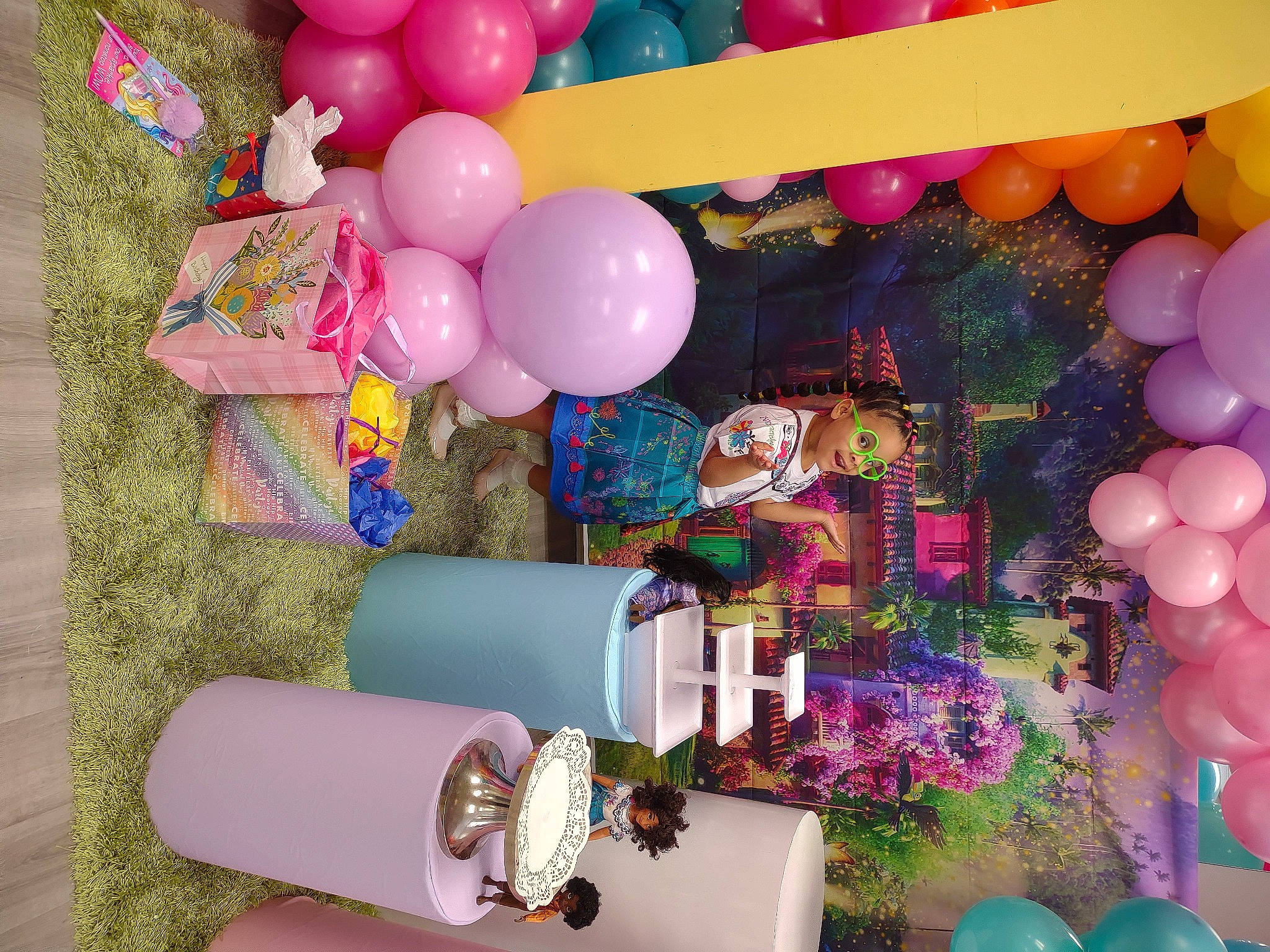 Genesis is registered to the contest to win money with this photo: arch, balloon, birthday, circle, decoration, event, fun, happy, leisure, light, magenta, party, party_supply, pattern, pink, plant, room, sweetness, toy, wheel