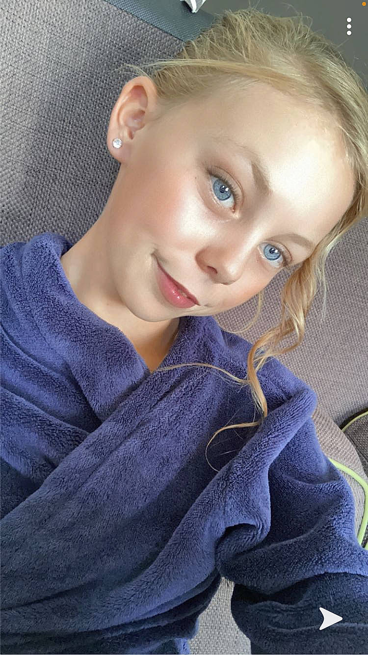 Shanna participe au concours pour gagner de l'argent avec cette photo : beauty, blond, blue, cheek, child, chin, cool, eye, eyebrow, face, forehead, hair, hairstyle, head, joy, lip, nose, person, photography, shoulder