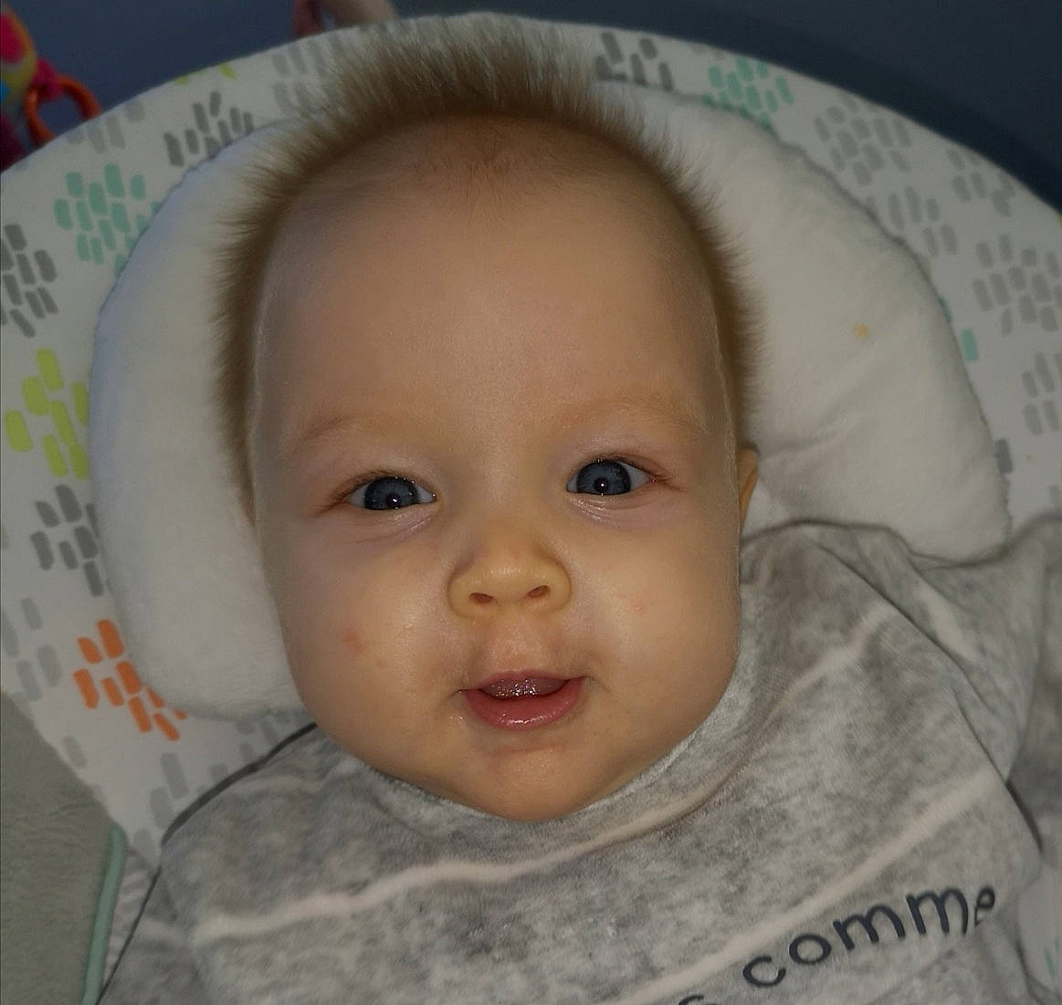 Hana participe au concours pour gagner de l'argent avec cette photo : baby, baby_products, baby_toddler_clothing, cheek, child, circle, close_up, comfort, ear, eyebrow, eyelash, happy, head, iris, linens, lip, nose, person, skin, smile