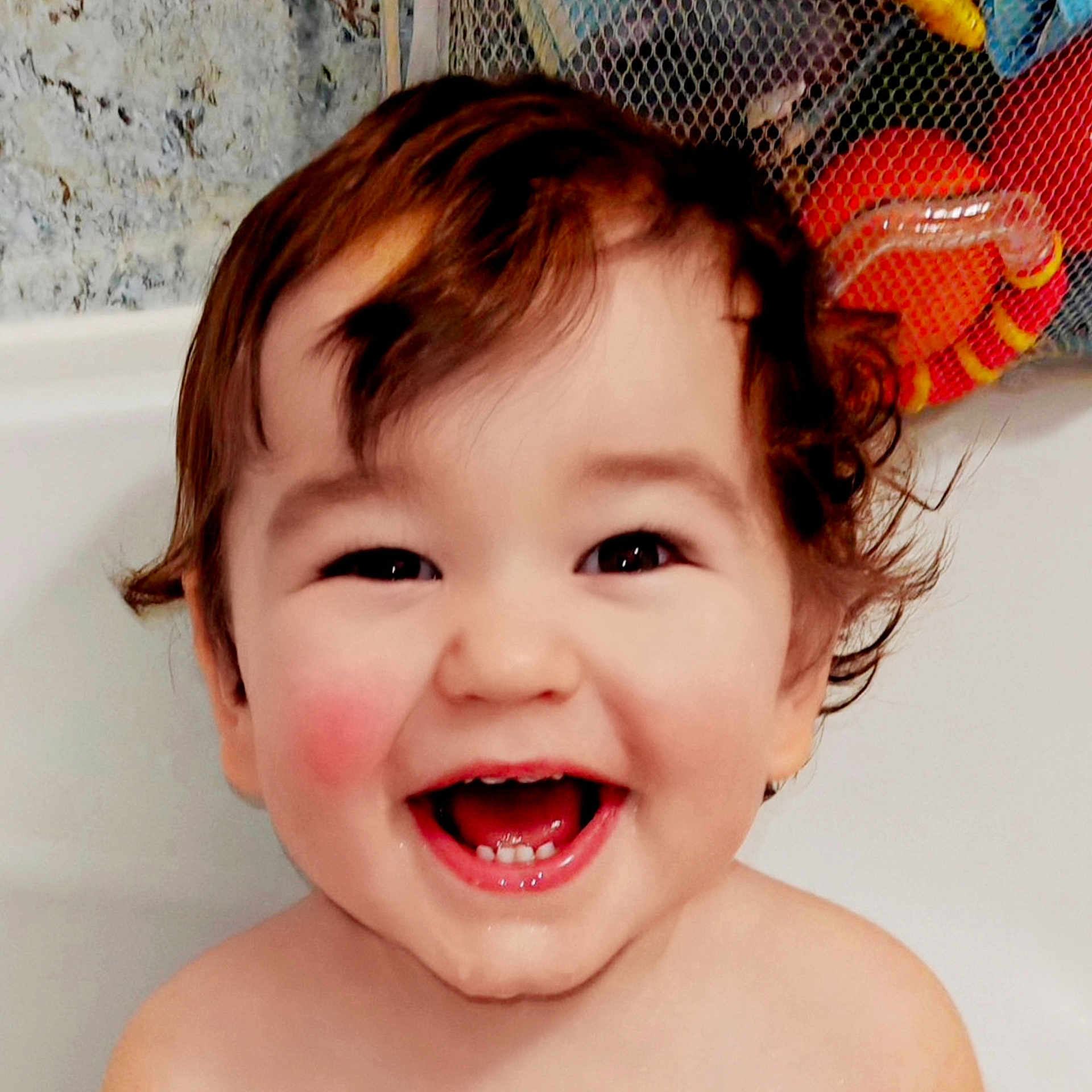 Aaron participe au concours pour gagner de l'argent avec cette photo : baby, bath, bathtub, child, closeup, curly_hair, cute, expression, face, fun, happy, indoors, joy, playful, skin, smiling, teeth, toddler, toy, water