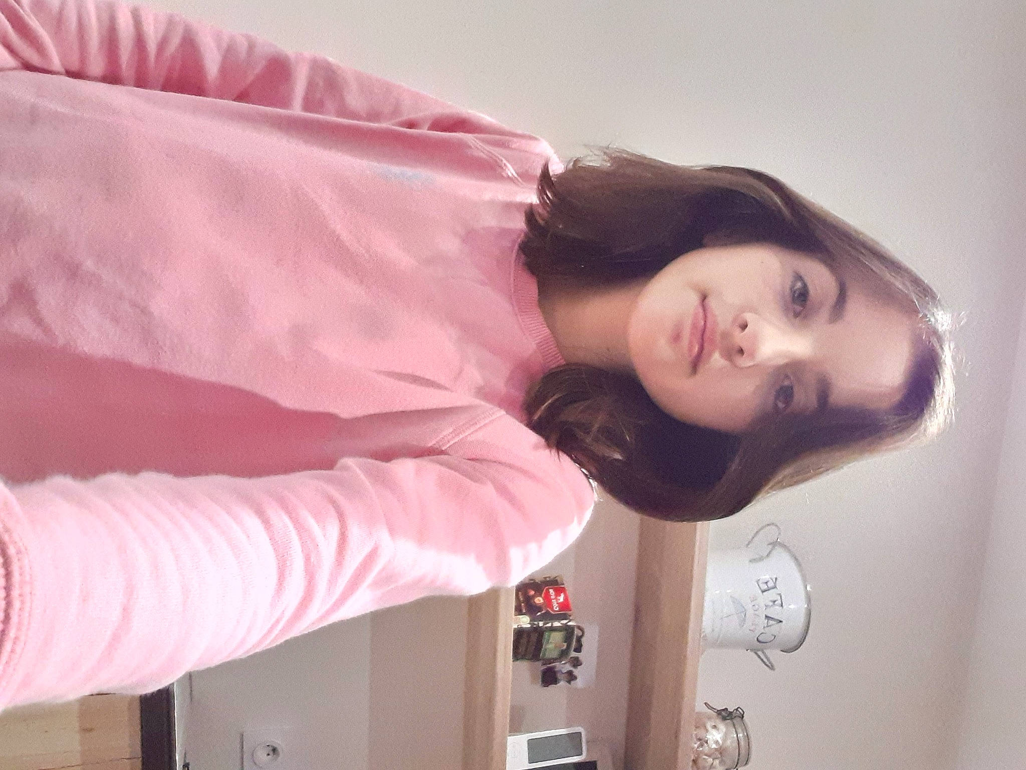 Noémie a rejoint le concours — aidez-le/la à gagner de superbes lots ! cosmetics, dress, elbow, eyebrow, eyelash, fashion_design, flash_photography, fun, happy, human_leg, lip, lipstick, long_hair, magenta, makeover, person, pink, portrait_photography, red, room